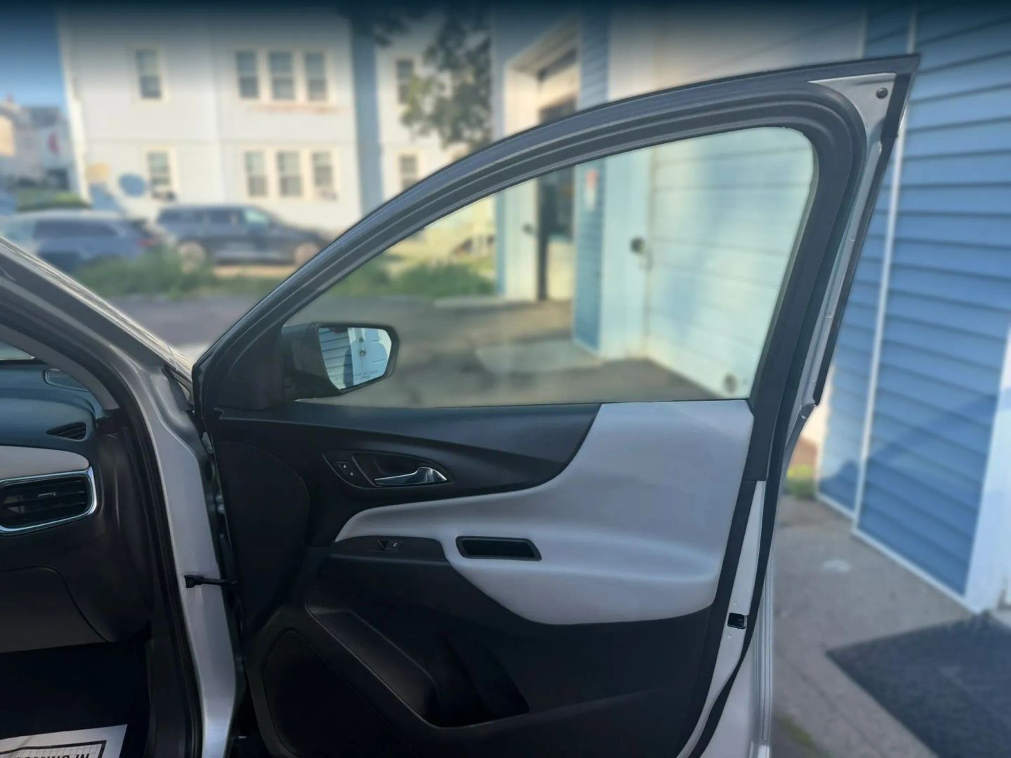 Photo 33 of this Chevrolet Equinox