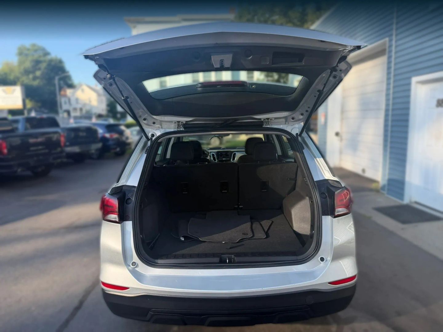 Photo 38 of this Chevrolet Equinox