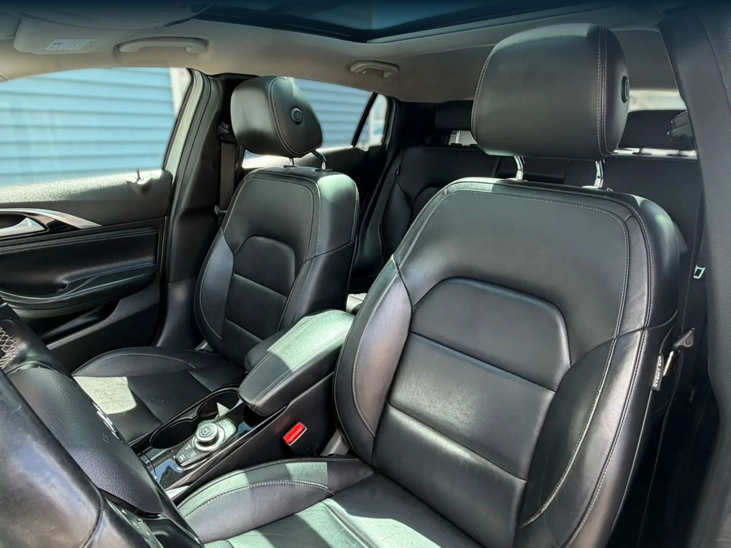 2018 INFINITI QX30 Essential - Photo 23