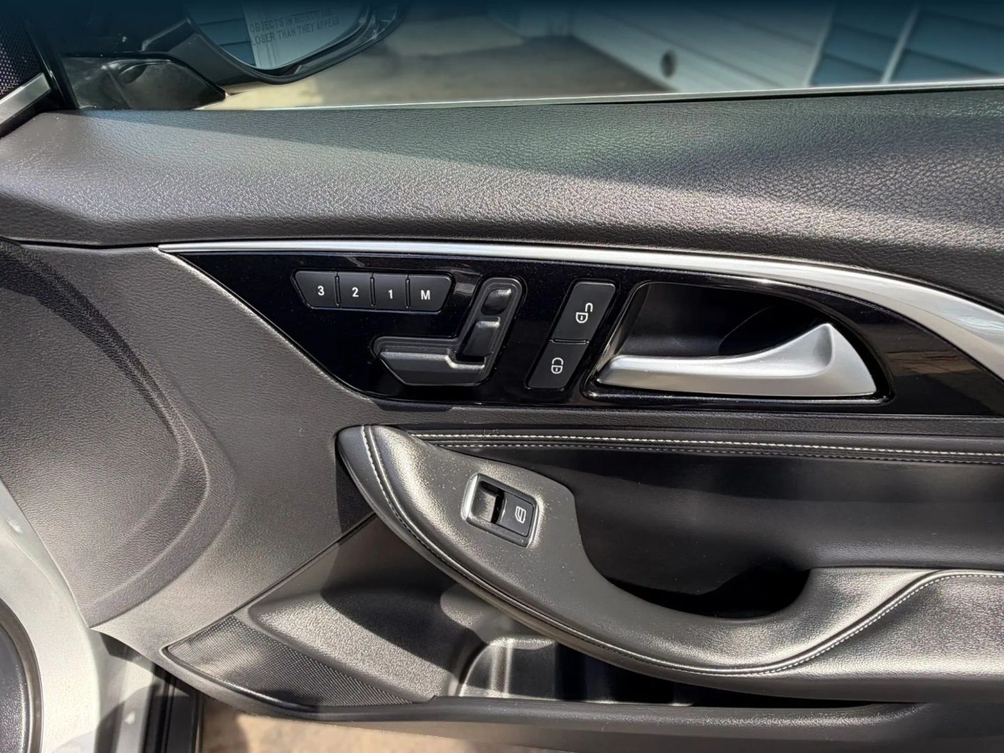 2018 INFINITI QX30 Essential - Photo 35