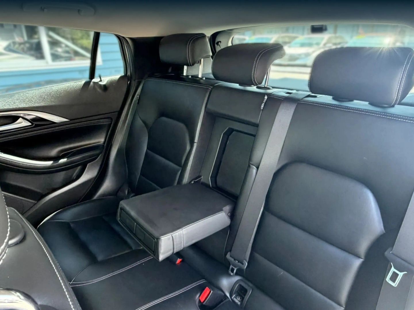 2018 INFINITI QX30 Essential - Photo 40