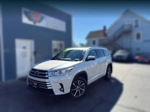 View 2017 Toyota Highlander