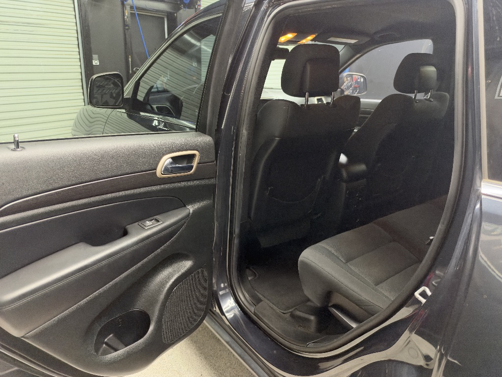 Photo 18 of this Jeep Grand Cherokee