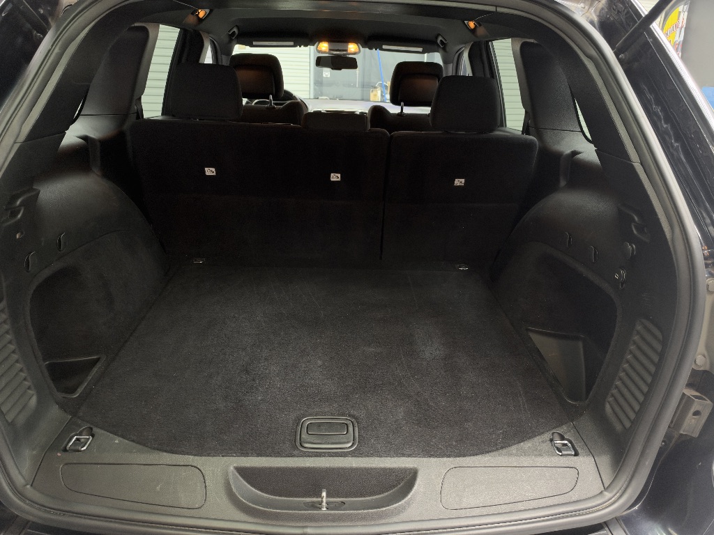 Photo 22 of this Jeep Grand Cherokee