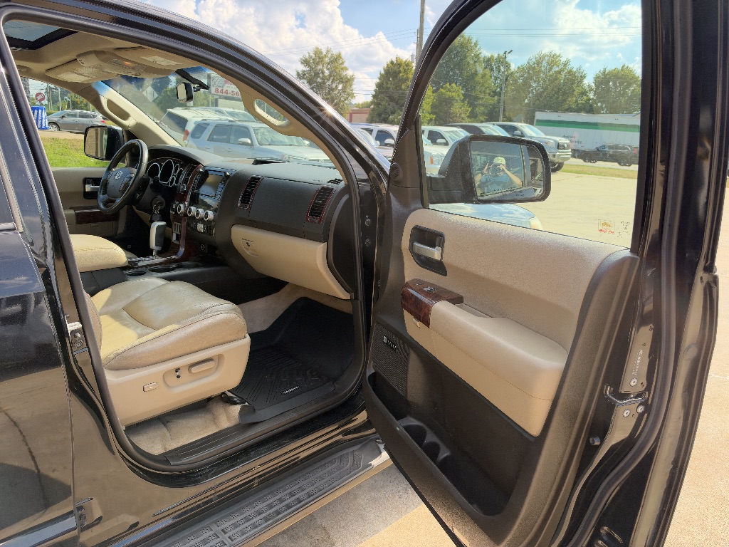 Photo 12 of this Toyota Sequoia