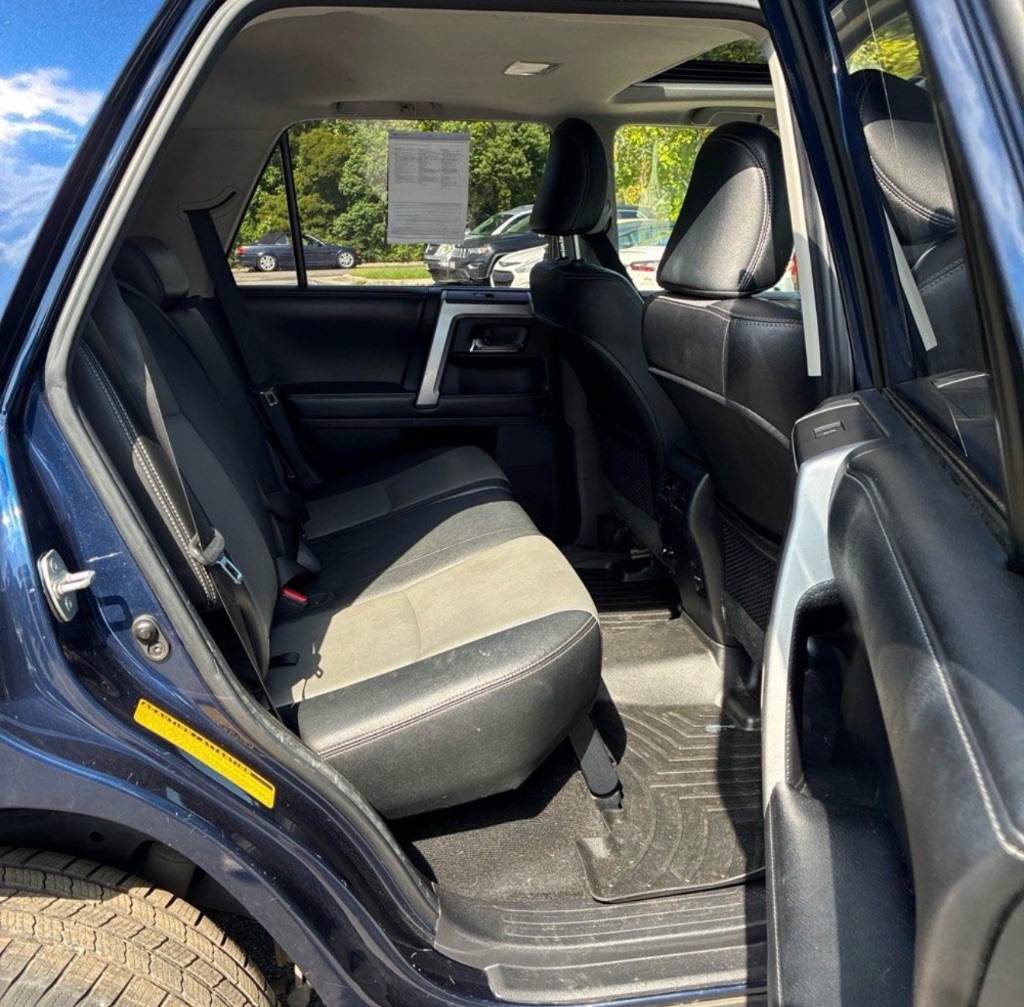 Photo 11 of this Toyota 4Runner