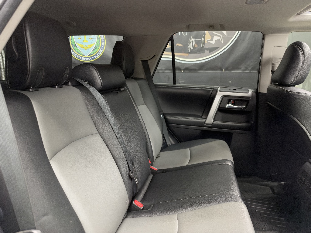 Photo 17 of this Toyota 4Runner