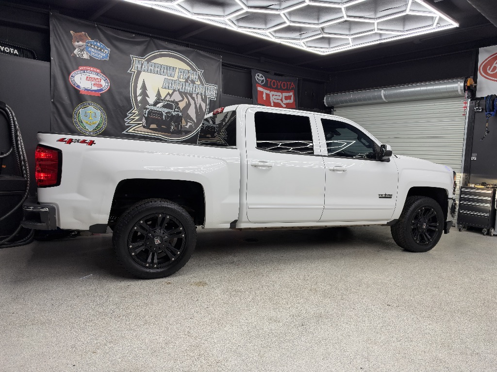 Photo 2 of this Chevrolet Silverado 1500