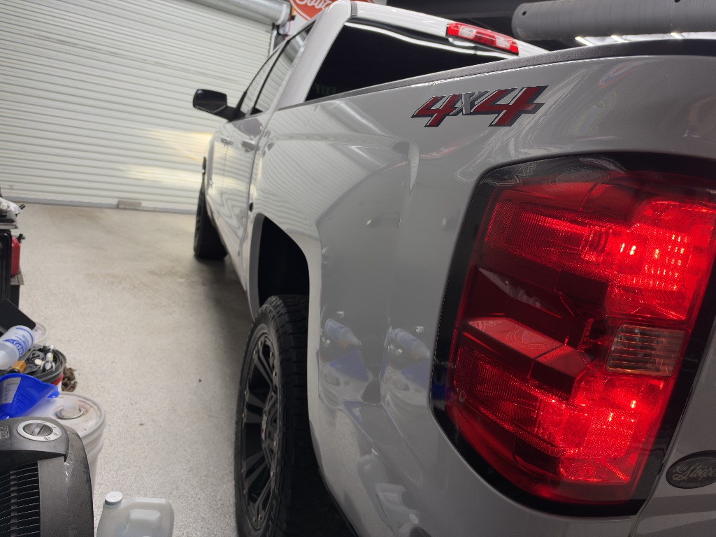 Photo 5 of this Chevrolet Silverado 1500