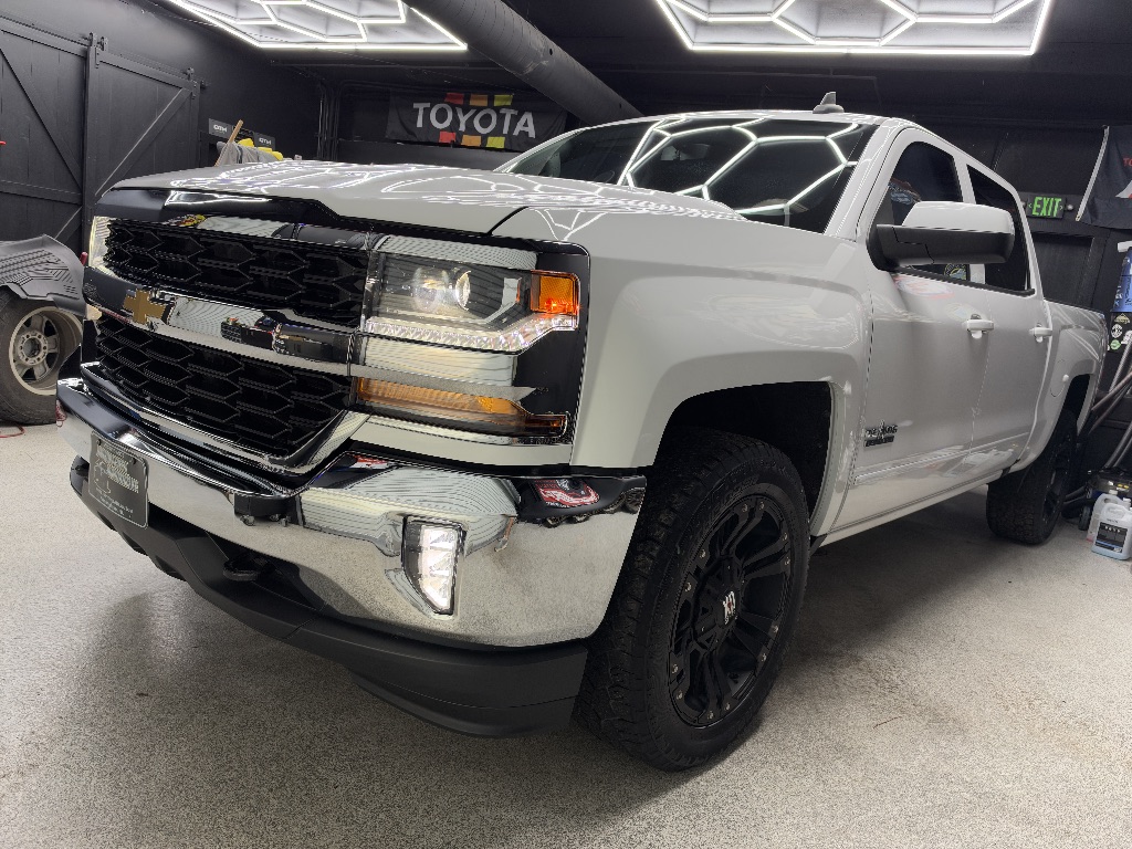 Photo 7 of this Chevrolet Silverado 1500