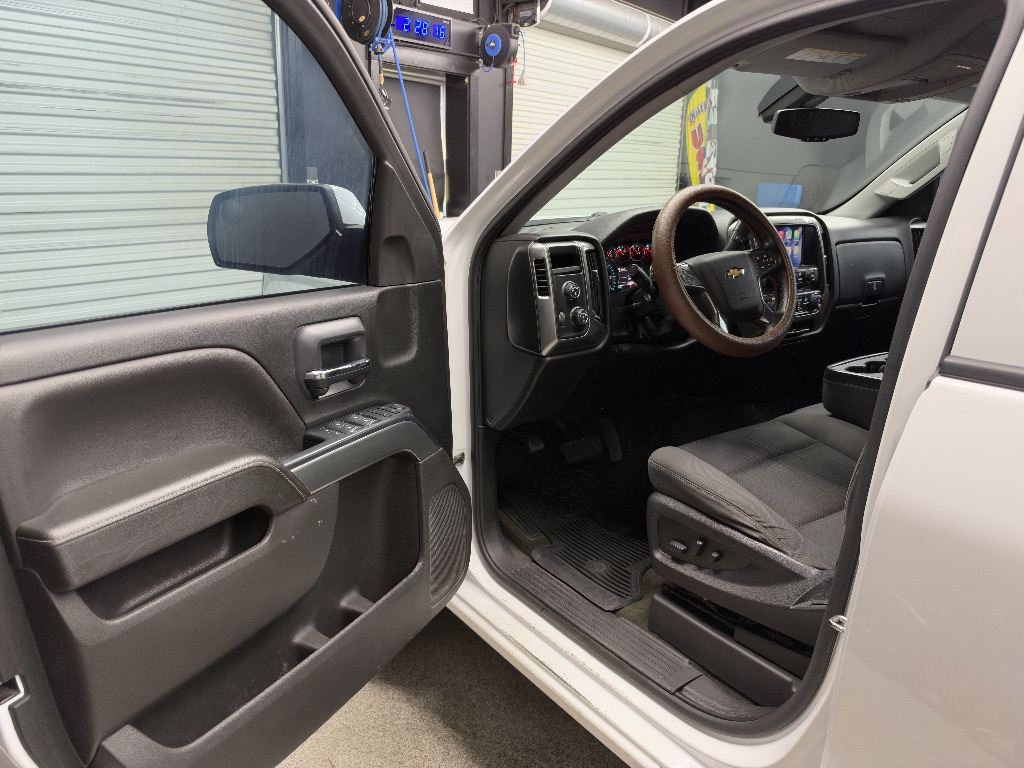 Photo 9 of this Chevrolet Silverado 1500