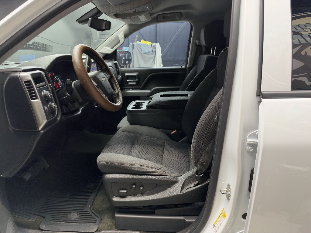 Photo 10 of this Chevrolet Silverado 1500