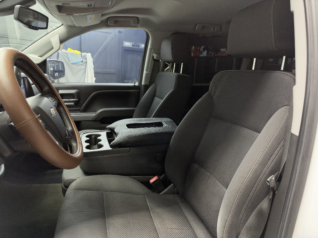 Photo 11 of this Chevrolet Silverado 1500