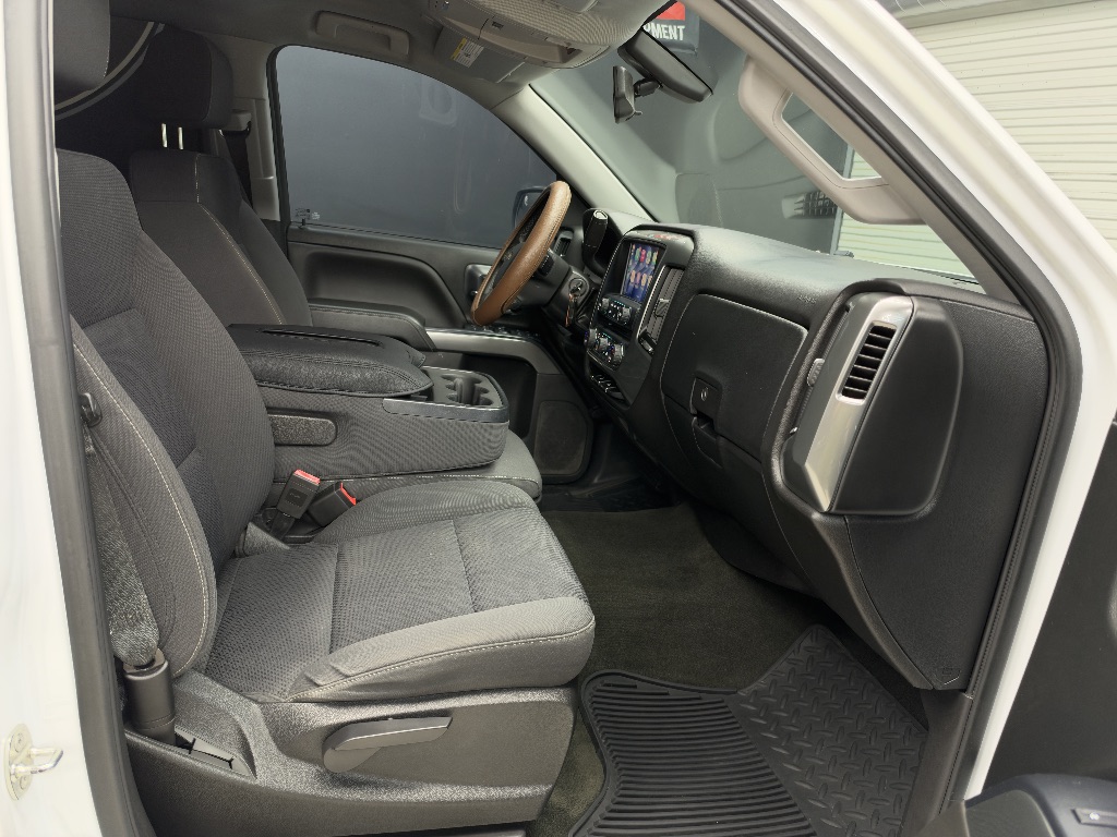 Photo 13 of this Chevrolet Silverado 1500