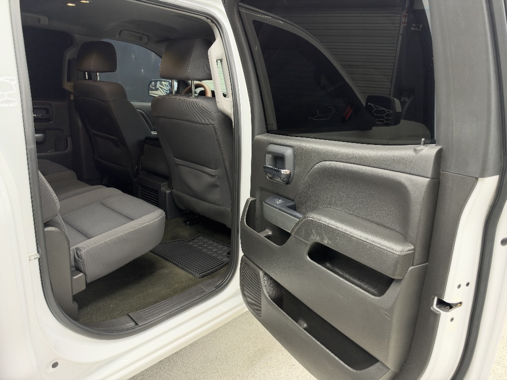 Photo 15 of this Chevrolet Silverado 1500