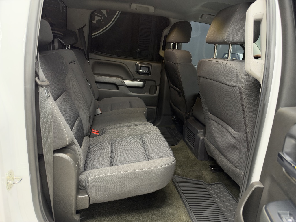 Photo 16 of this Chevrolet Silverado 1500