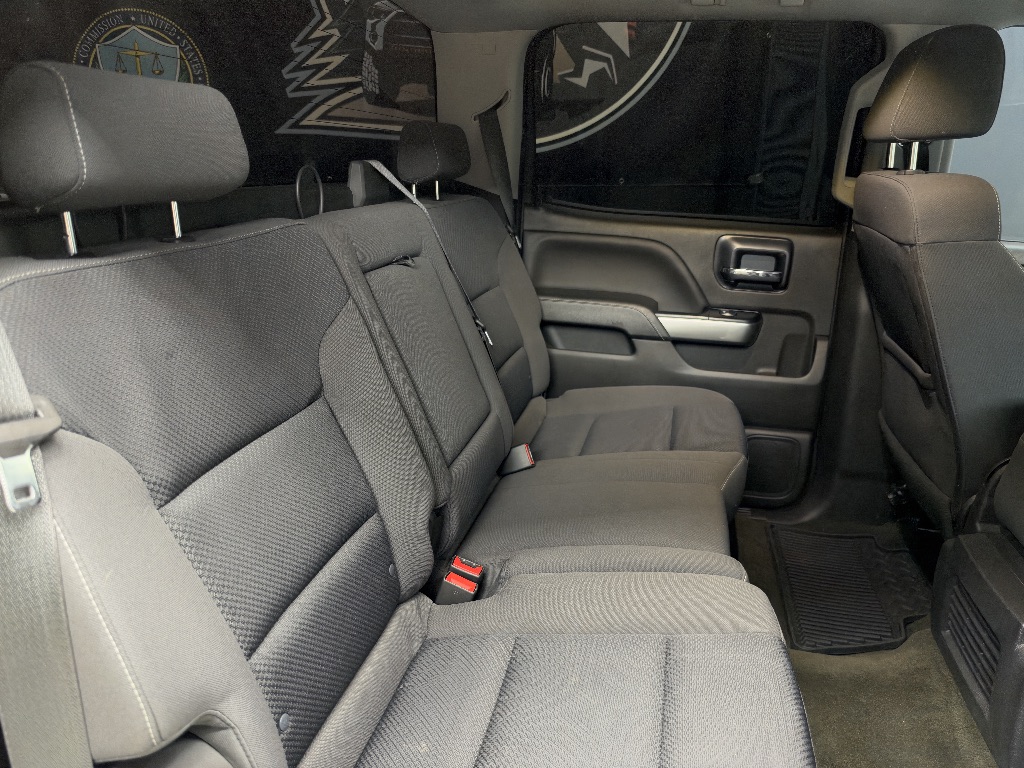 Photo 17 of this Chevrolet Silverado 1500