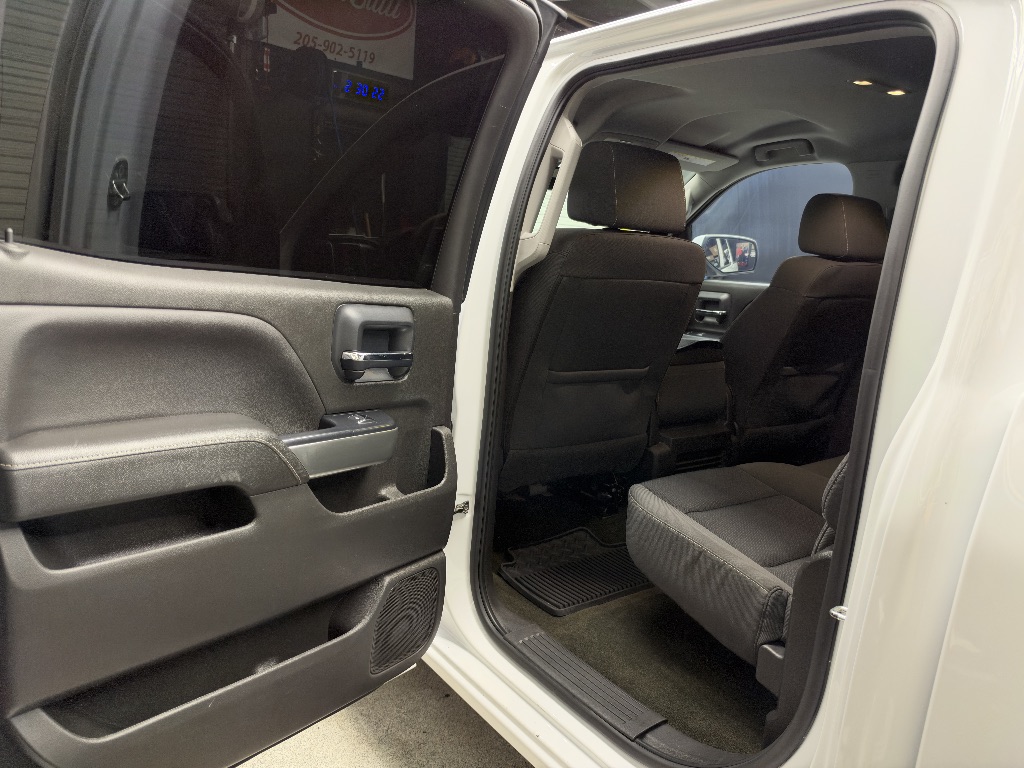 Photo 18 of this Chevrolet Silverado 1500