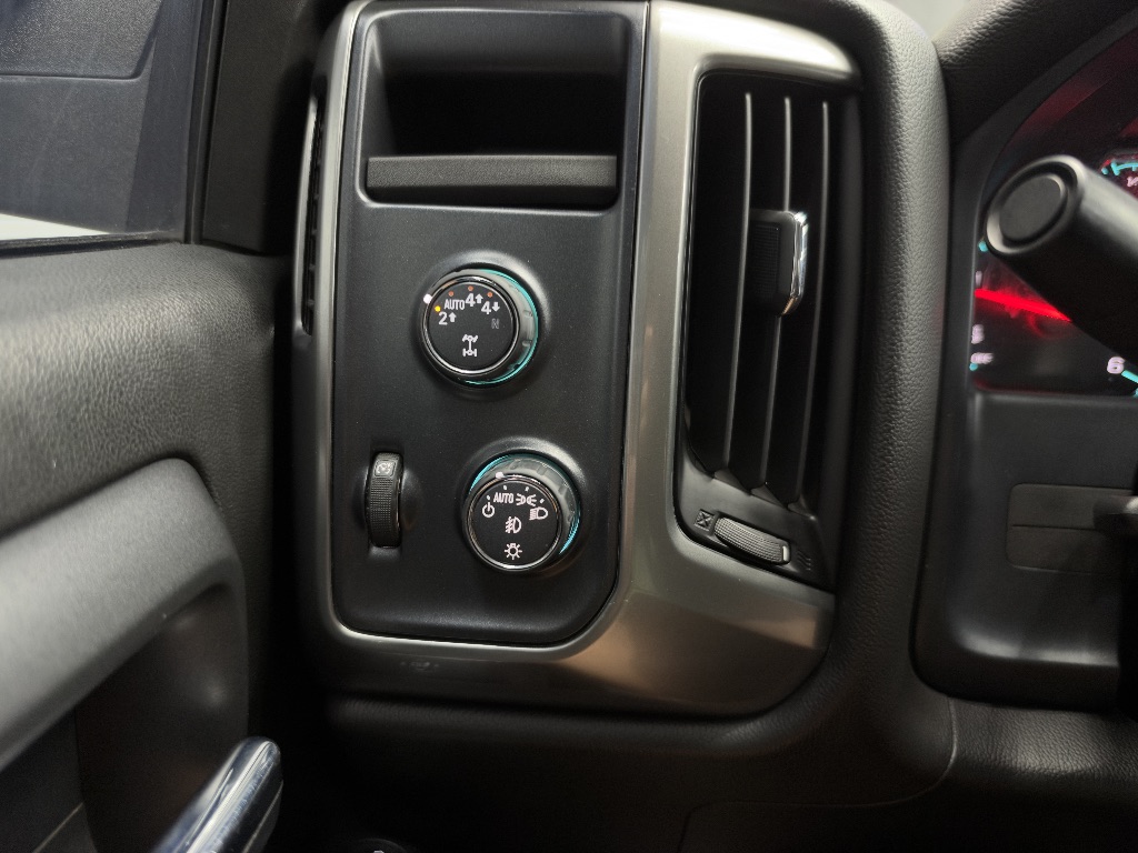 Photo 26 of this Chevrolet Silverado 1500