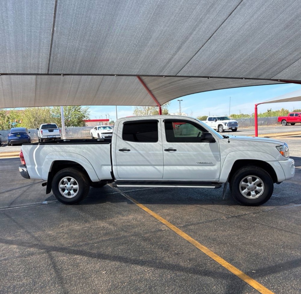 Photo 2 of this Toyota Tacoma