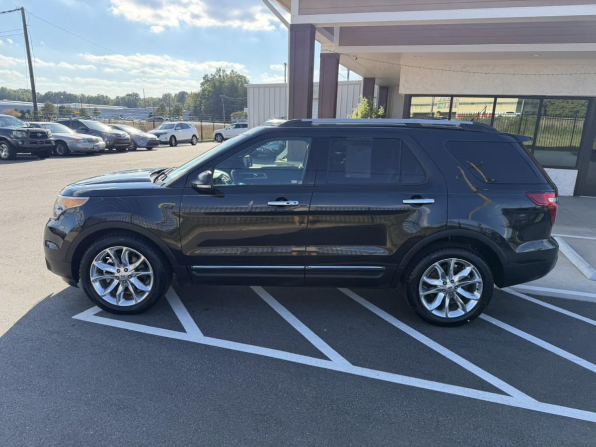 Photo 3 of this Ford Explorer