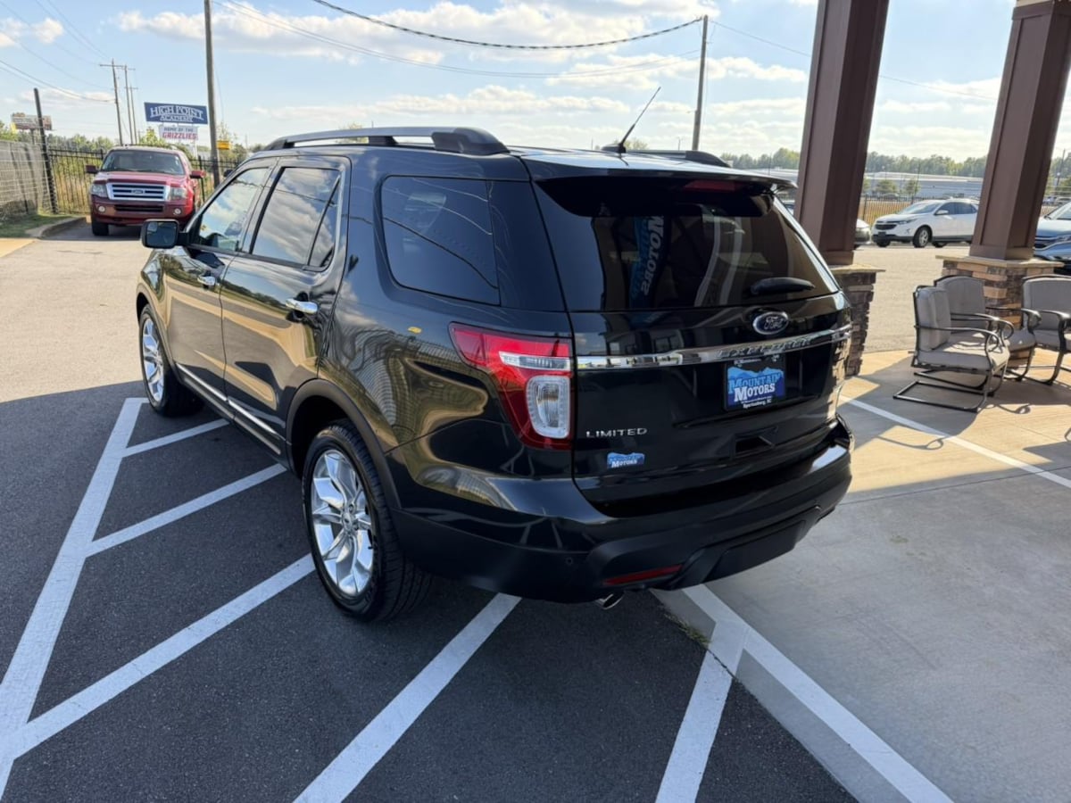 Photo 4 of this Ford Explorer