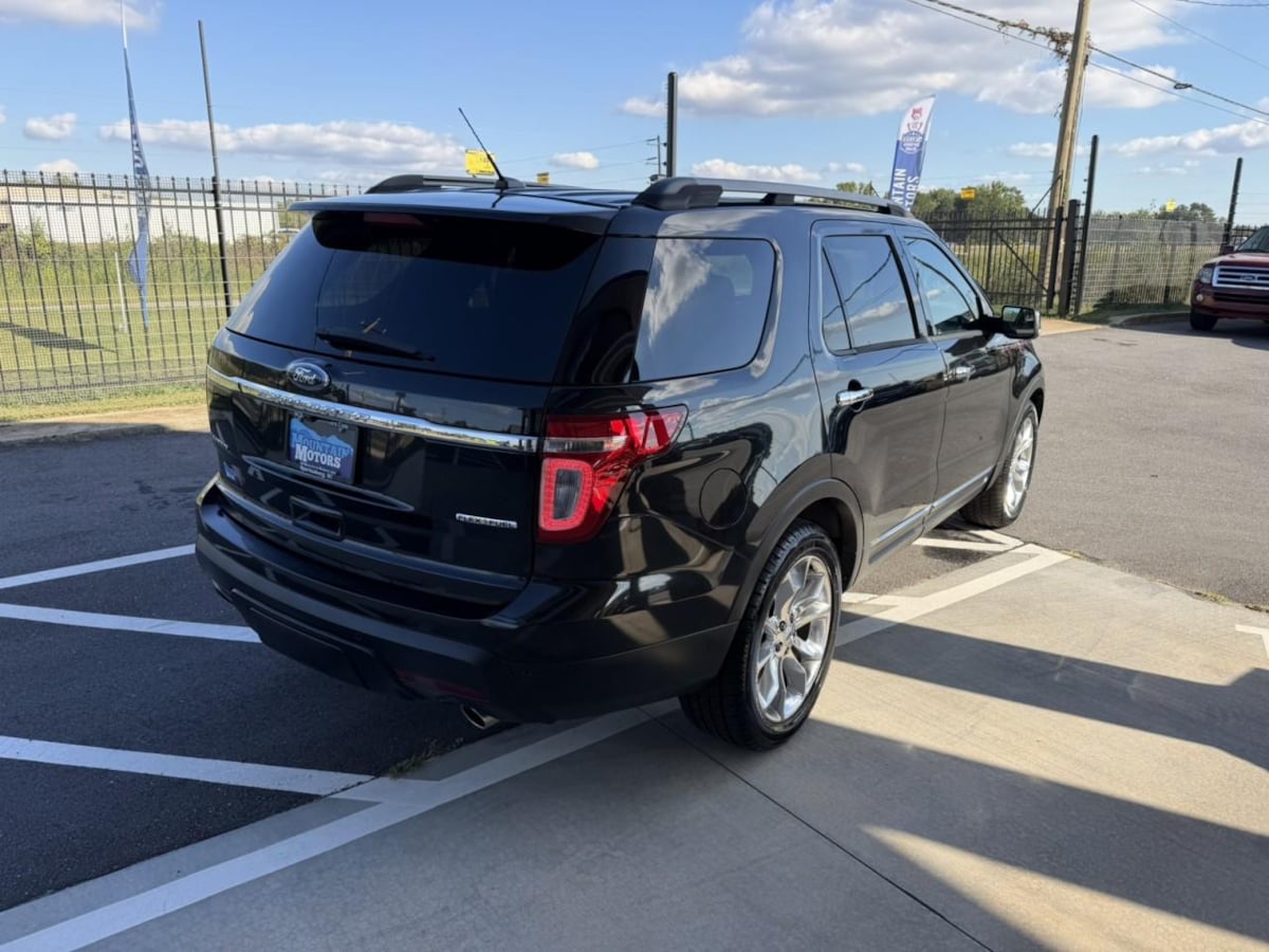 Photo 8 of this Ford Explorer
