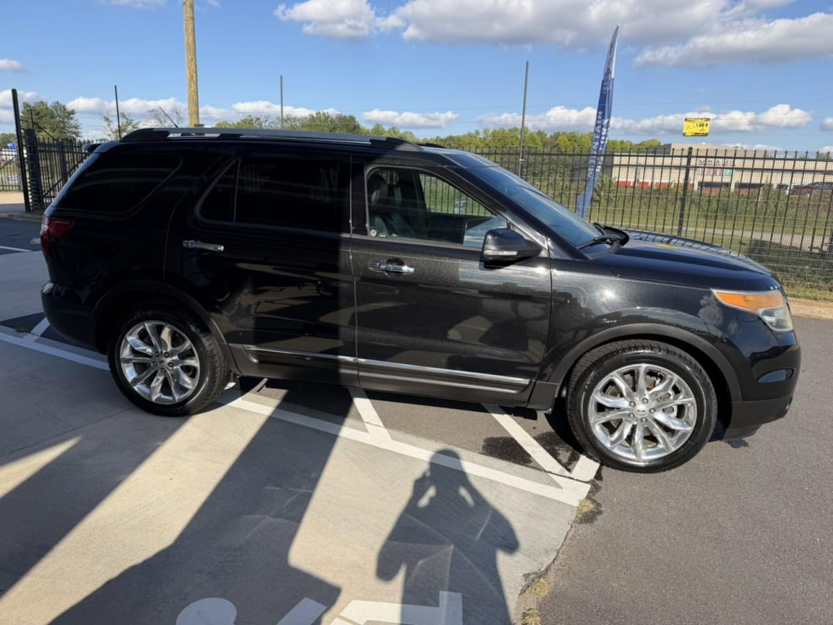 Photo 9 of this Ford Explorer