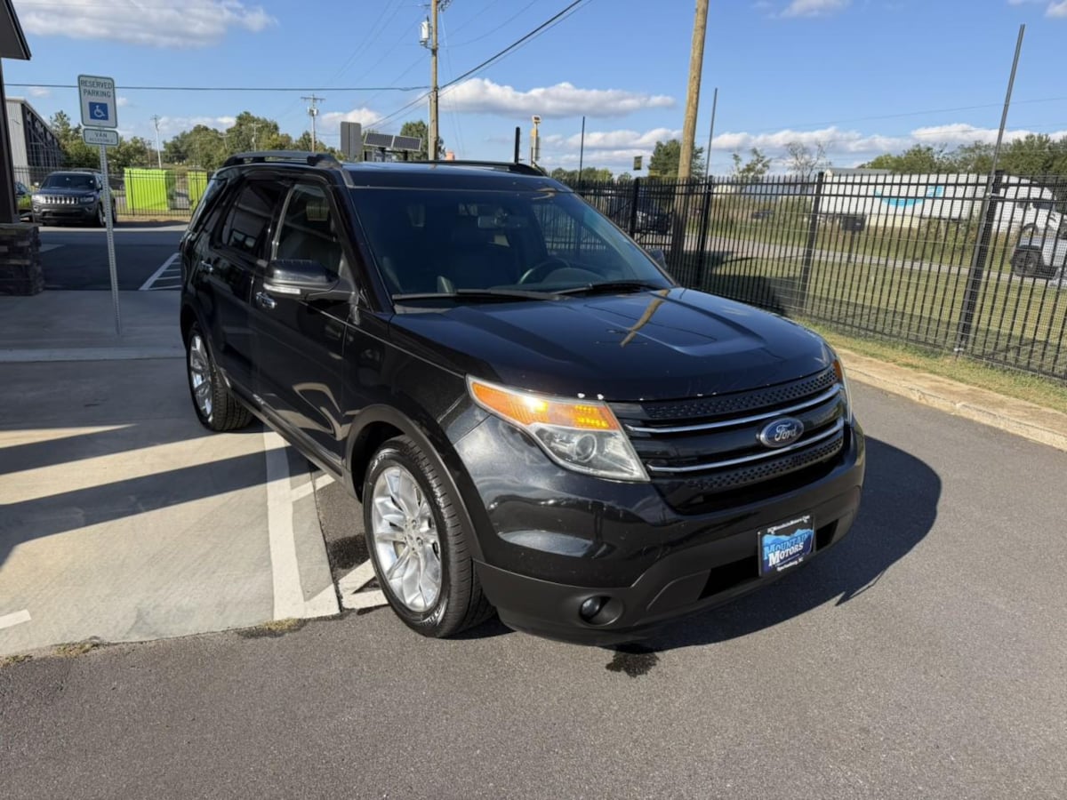 Photo 10 of this Ford Explorer
