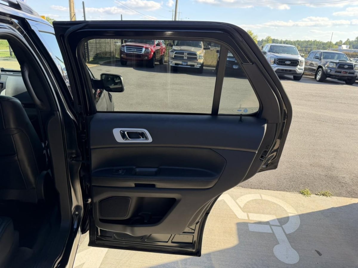 Photo 13 of this Ford Explorer