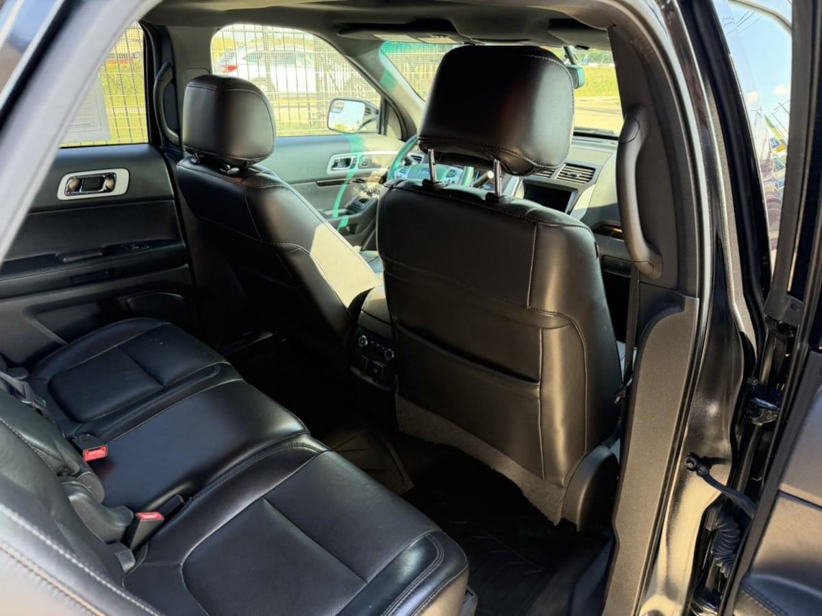 Photo 14 of this Ford Explorer