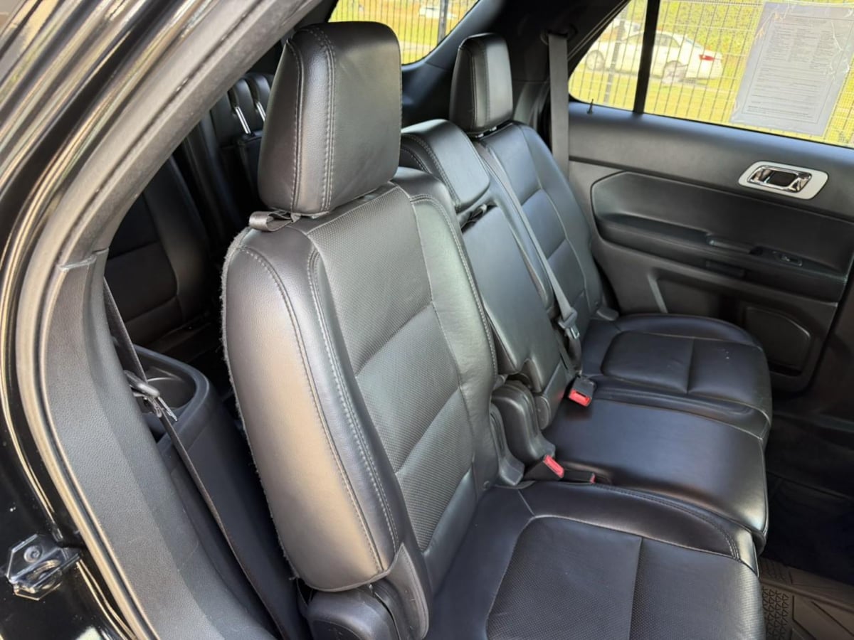 Photo 16 of this Ford Explorer