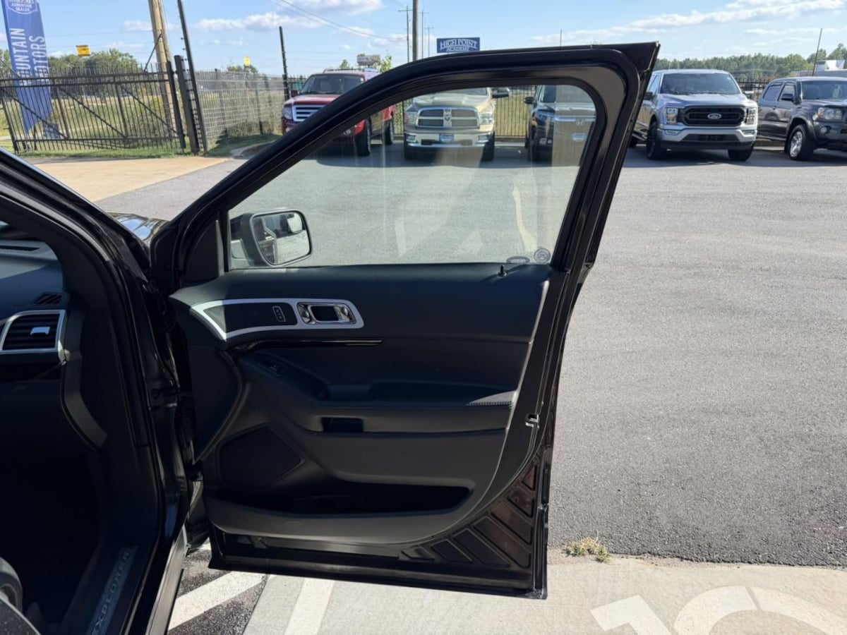 Photo 18 of this Ford Explorer