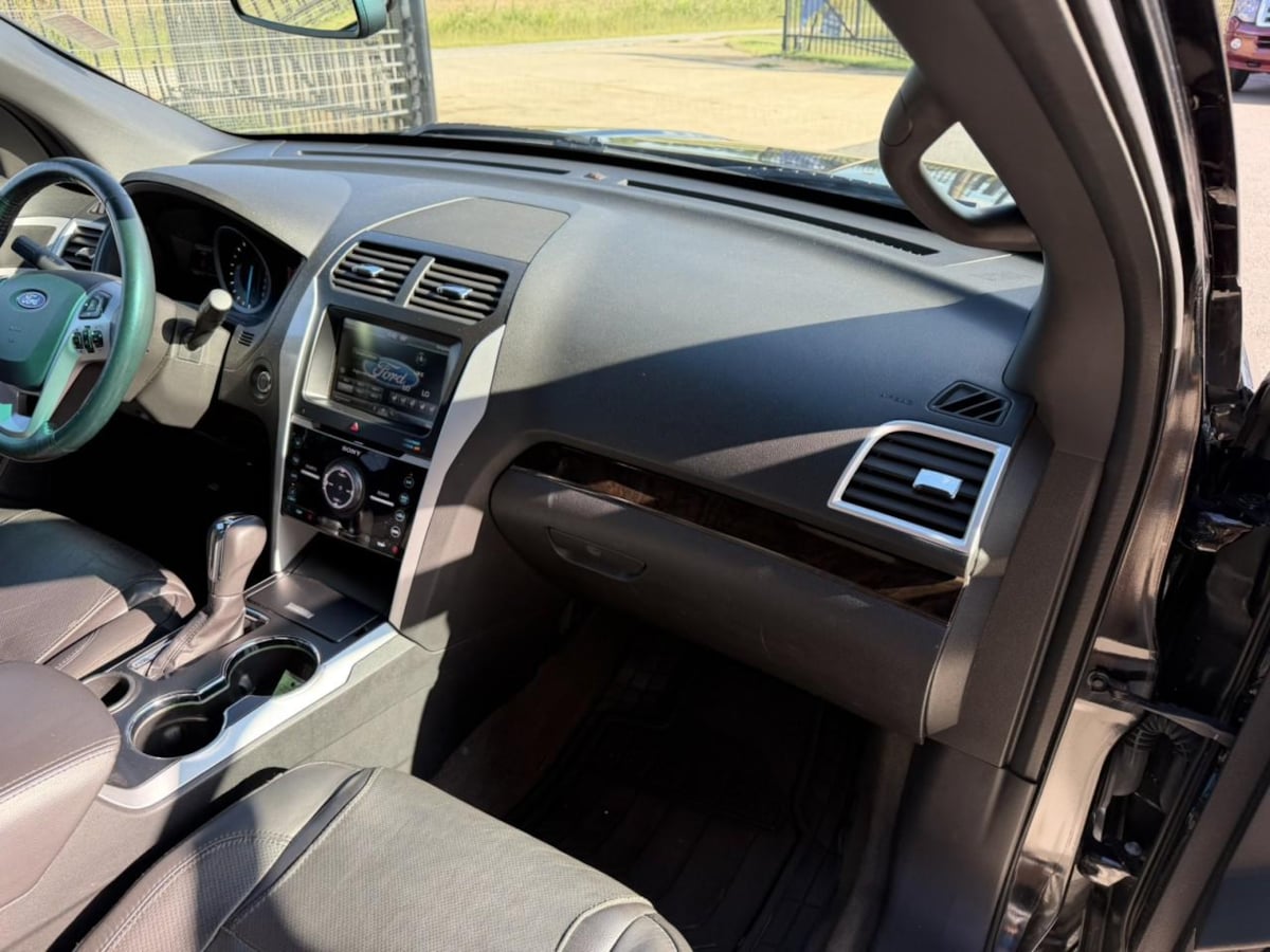 Photo 19 of this Ford Explorer