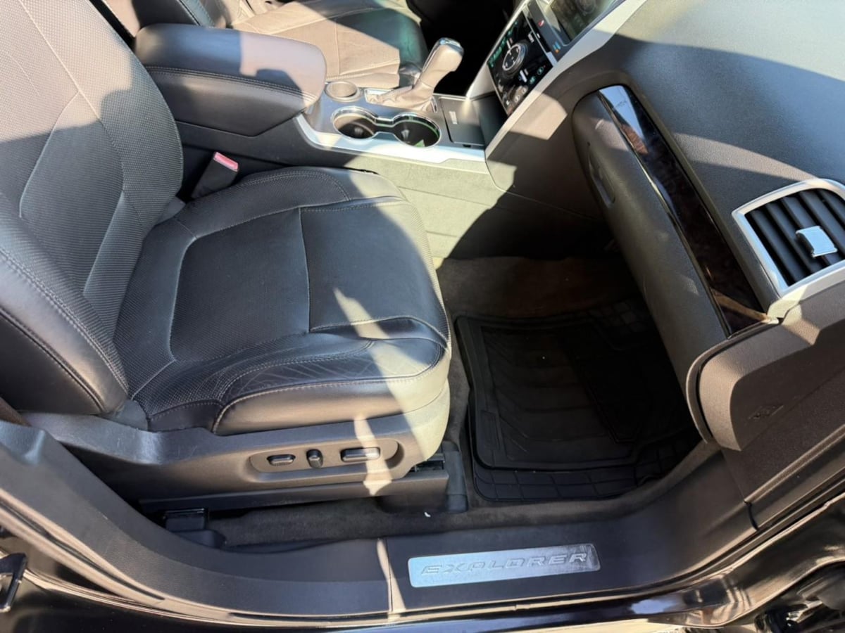 Photo 20 of this Ford Explorer