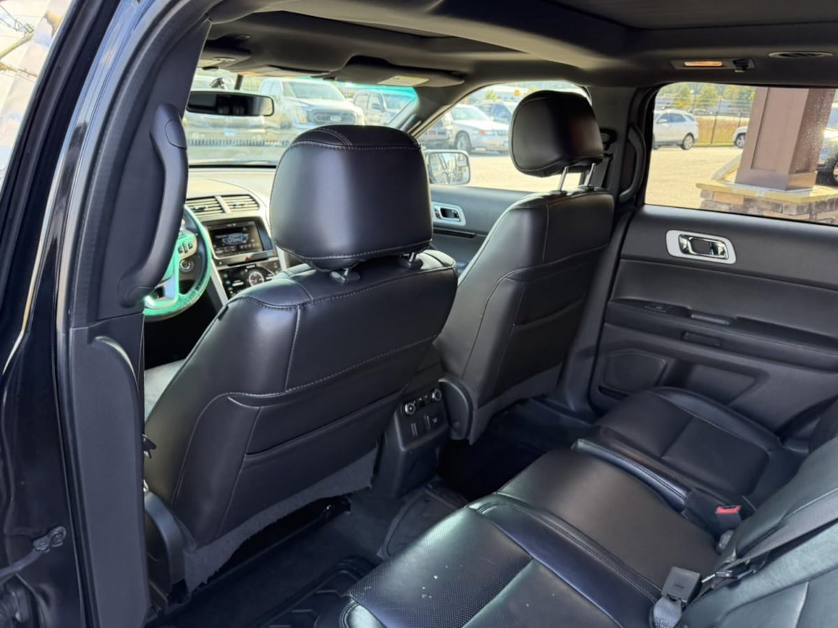 Photo 23 of this Ford Explorer