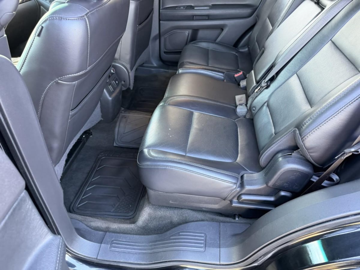 Photo 24 of this Ford Explorer