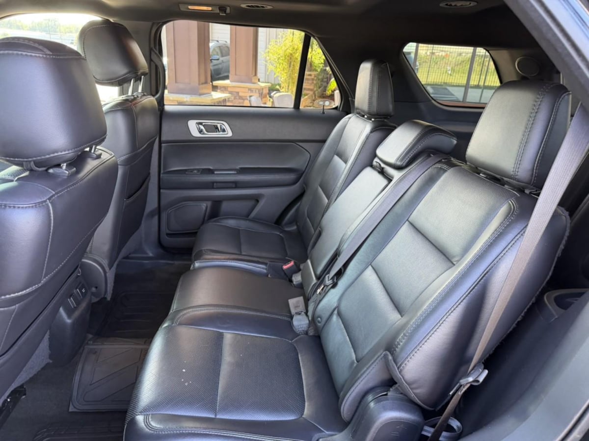 Photo 25 of this Ford Explorer