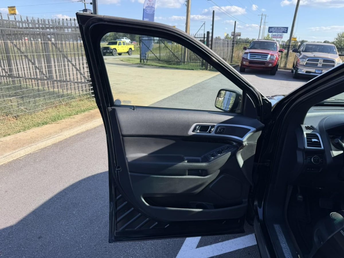 Photo 26 of this Ford Explorer