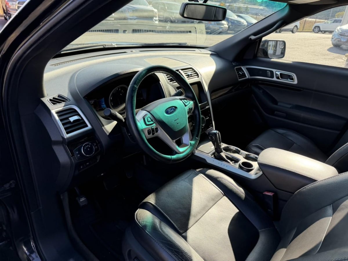 Photo 27 of this Ford Explorer