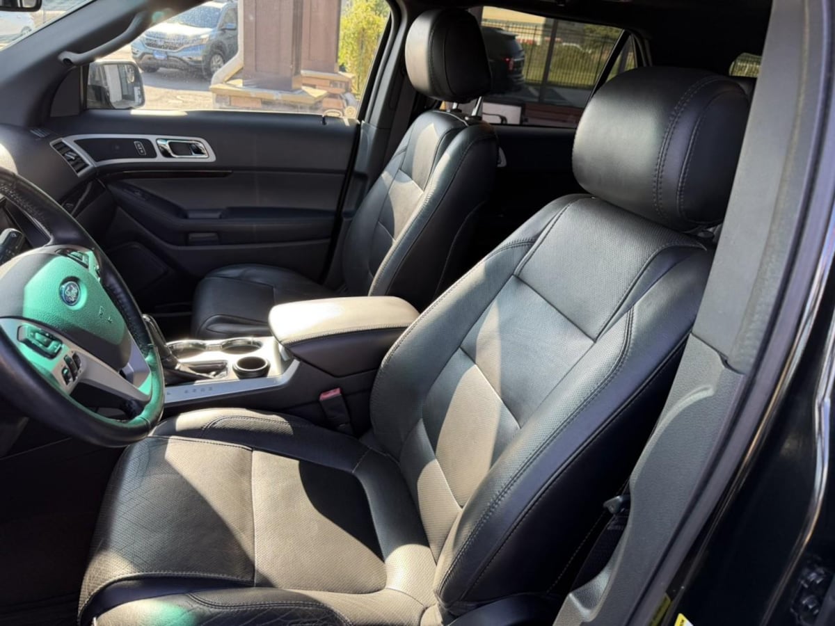 Photo 29 of this Ford Explorer