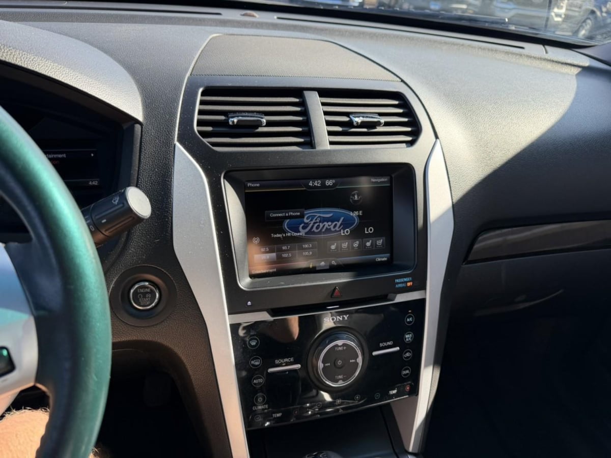 Photo 31 of this Ford Explorer