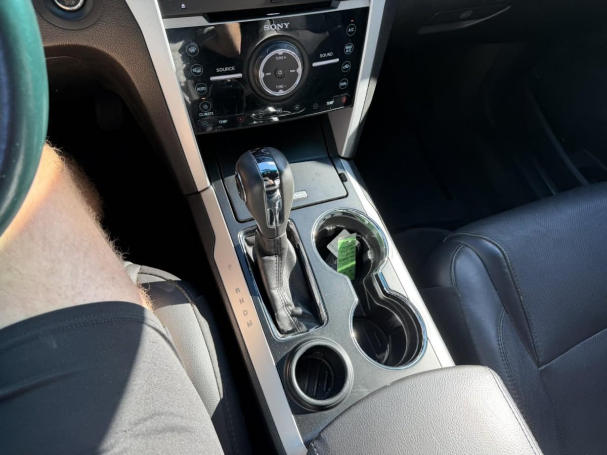 Photo 32 of this Ford Explorer