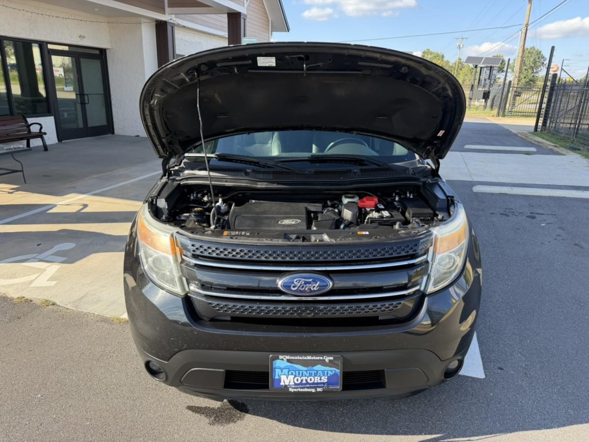 Photo 34 of this Ford Explorer
