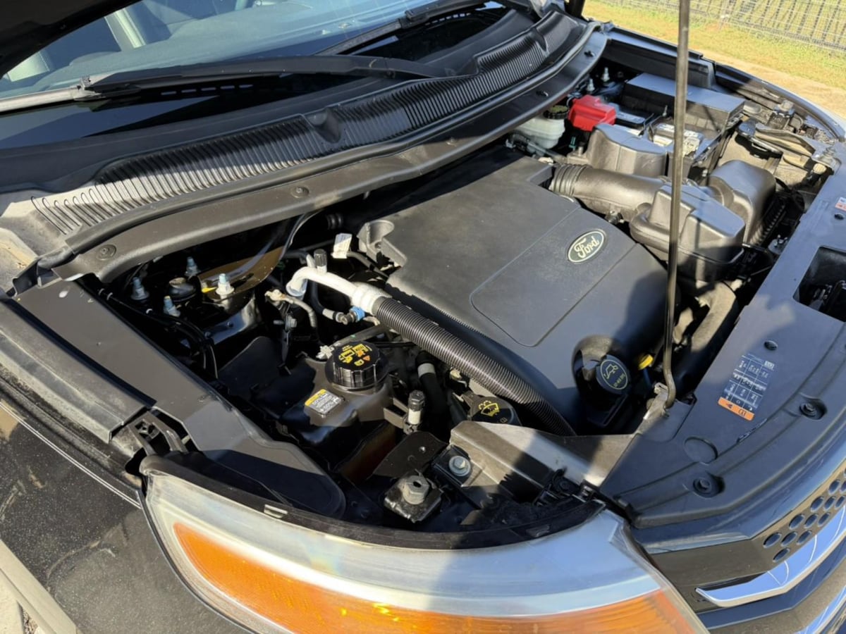 Photo 37 of this Ford Explorer