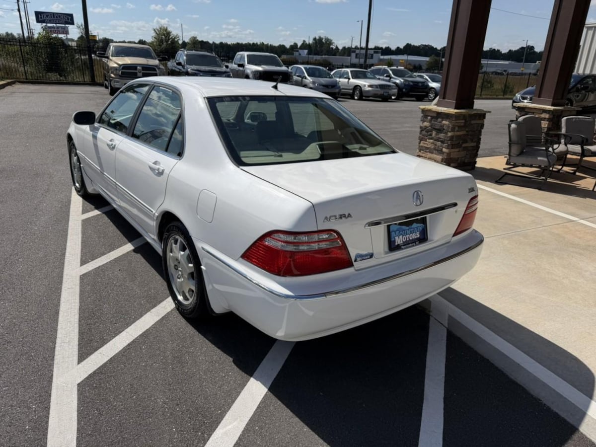 Photo 4 of this Acura RL