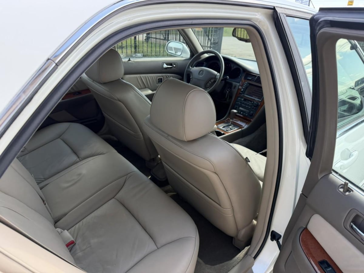 Photo 14 of this Acura RL