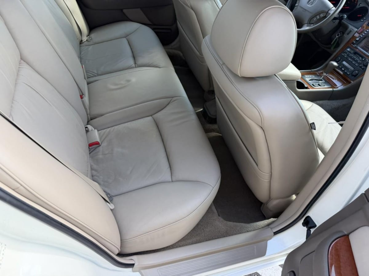 Photo 15 of this Acura RL