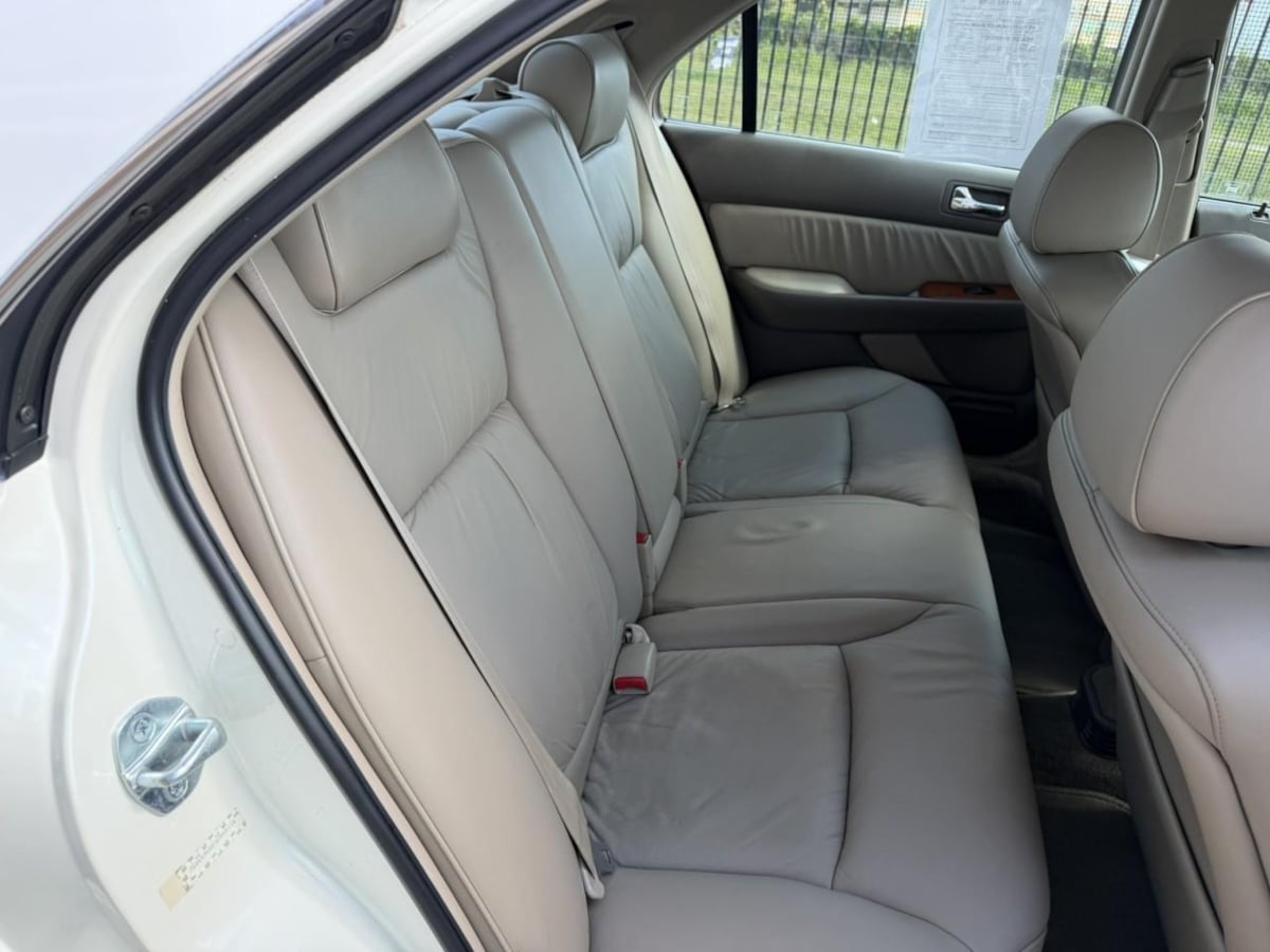 Photo 16 of this Acura RL