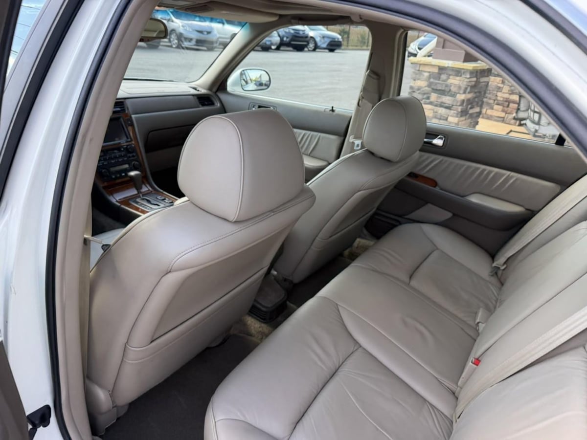 Photo 22 of this Acura RL